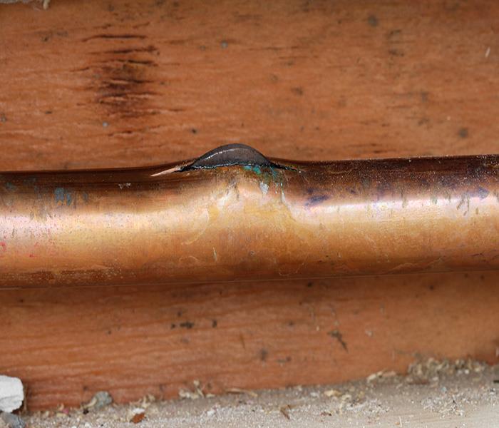 copper pipe with a crack in it